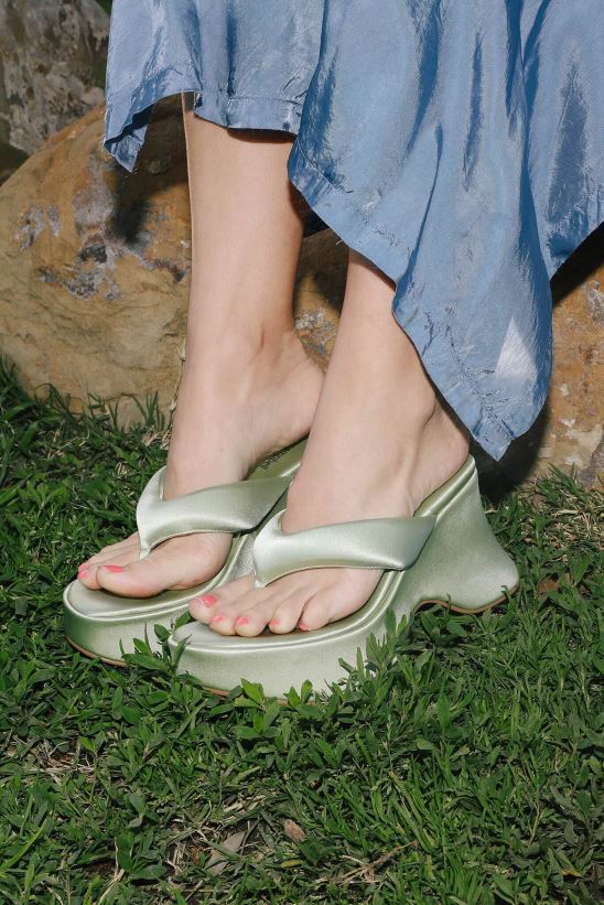 mujer Jeffrey Campbell goteando satén de salvia PHXV4X36 sandalia plataforma